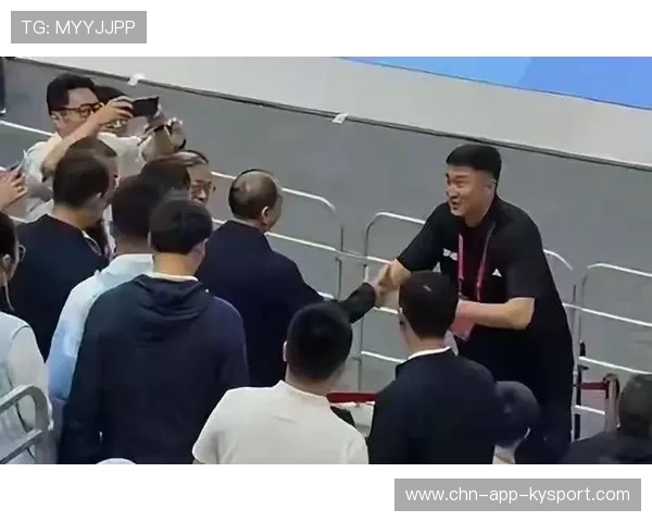 易建联罕见公开亮相，粉丝感叹爷青回